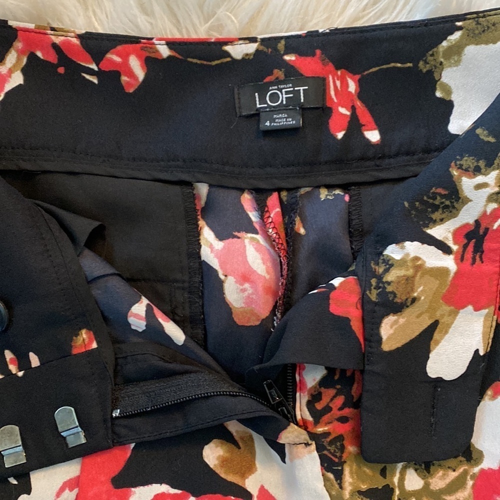 Ann Taylor Loft Drapey Floral Pants in Marisa Fit - Picture 8 of 9